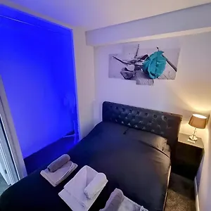 https://apt-sleek-stylish-west-ham-with-parking.brighton-hotels-england.com